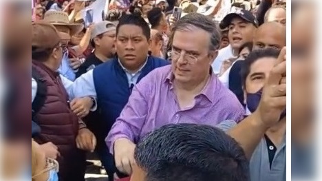 Ahora se sabe que no fueron de la nada los escupitajos contra el secretario de Relaciones Exteriores, Marcelo Ebrard, durante el desfile presidencial del domingo.