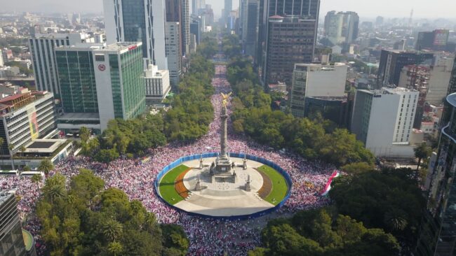 Tal parece que la jefa de Gobierno, Claudia Sheinbaum, no podía quedarse atrás de su jefe, el presidente Andrés Manuel López Obrador, en eso de promover la marcha ciudadana llamada “El INE no se toca”.