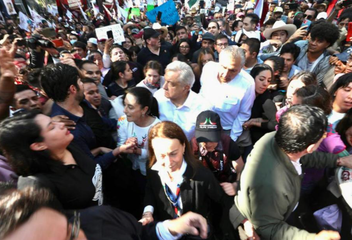 La jefa de Gobierno, Claudia Sheinbaum, se sumó a la convocatoria que hizo el presidente Andrés Manuel López Obrador de realizar una concentración en el zócalo capitalino, so pretexto del aniversario de la Expropiación Petrolera, el próximo 18 de marzo.