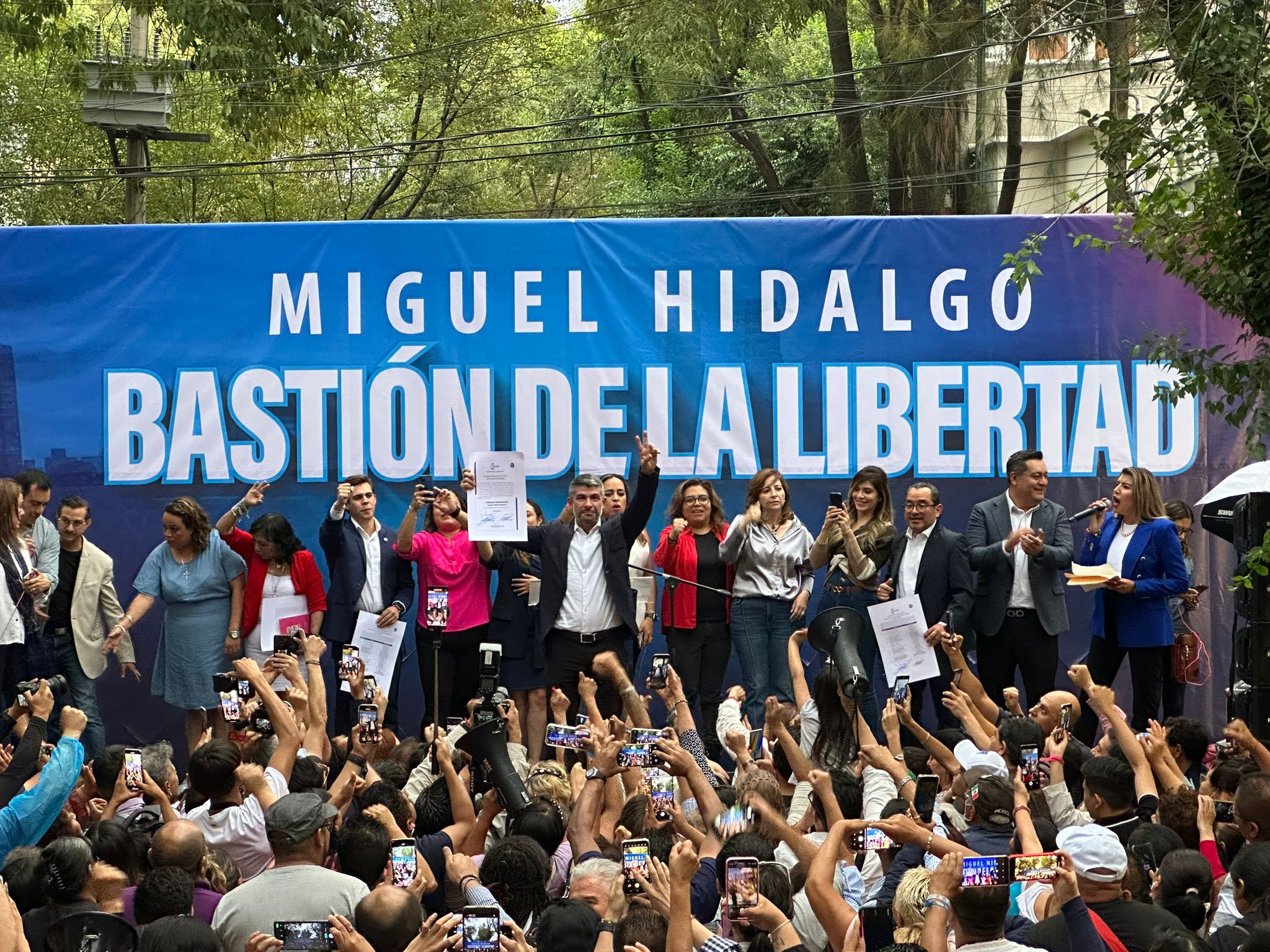 Tras ganar las elecciones del 2 de junio, Mauricio Tabe recibió este jueves por parte del Instituto Electoral de la Ciudad de México su constancia de mayoría que lo acredita como alcalde electo de Miguel Hidalgo para el periodo 2024-2027. FOTO: Especial