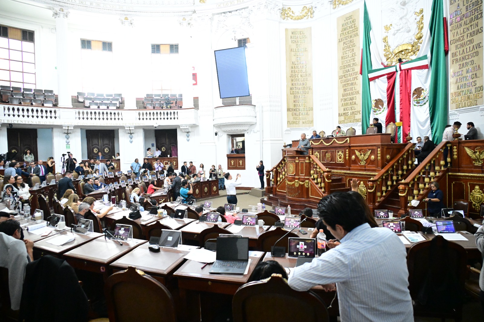 Desde los tiempos dorados del corporativismo priísta, los sindicatos aprendieron que la defensa de los trabajadores podía convivir perfectamente con los privilegios, las cuotas de poder y las canonjías administrativas. FOTO: Especial